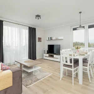 With 2 Bedrooms And Free Garage By Renters Apartament